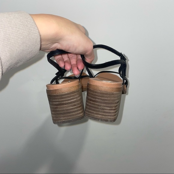 Steve Madden Wedge with black straps worn once - Picture 4 of 5